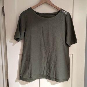 100% cotton talbots women's medium olive green loose fitting t-shirt 👕